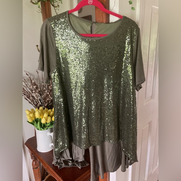 NWT DG2 Sequin Front high low T shirt top OLIVE GREEN LARGE Diane Gilman - Picture 9 of 11